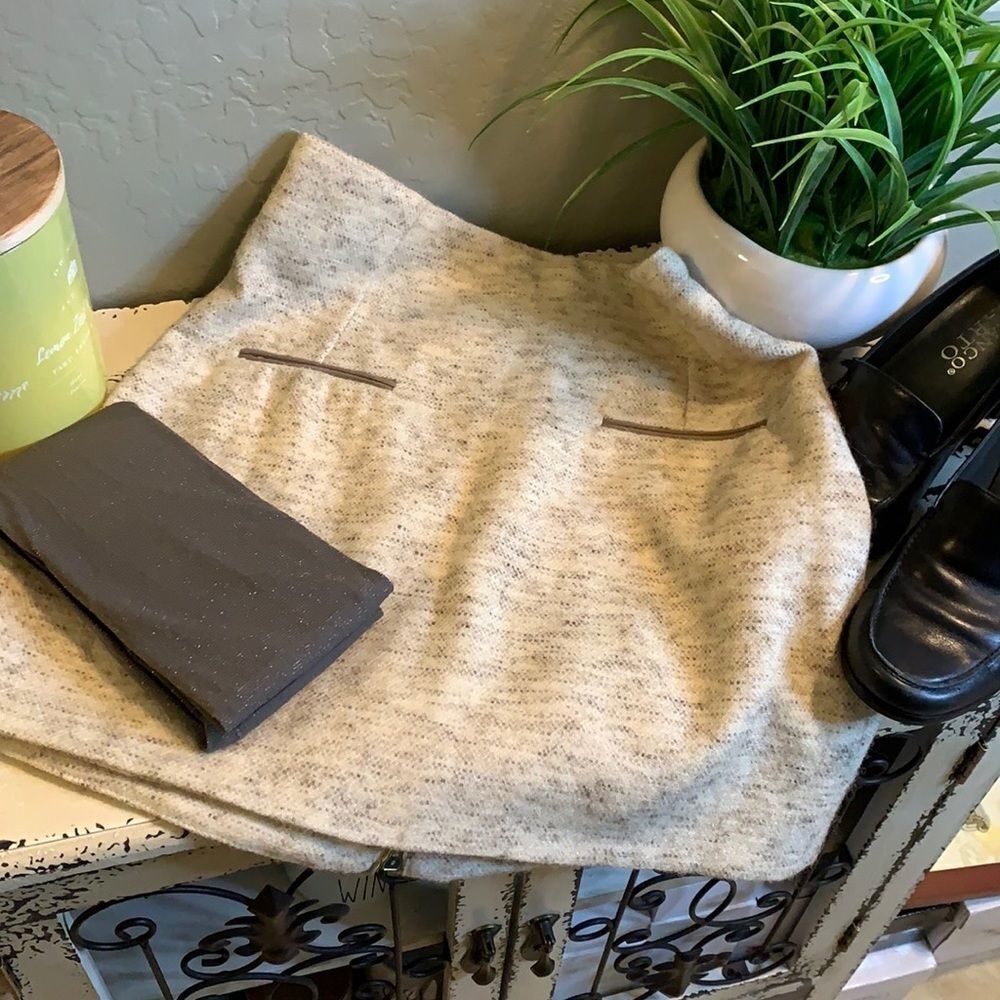 𝅺amber Sakai tweed skirt.